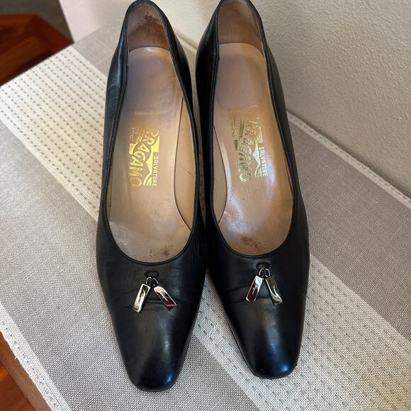 Vintage Salvatore Ferragamo Black Pumps with metallic Heel Size 7.5 - Picture 4 of 12
